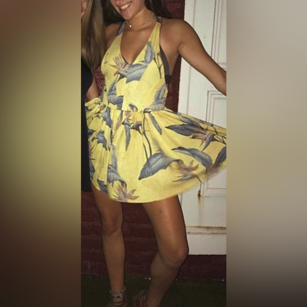 Urban Outfitters Kimchi Blue Yellow Floral Short Romper Dress NWT Size Small UO - Picture 13 of 13